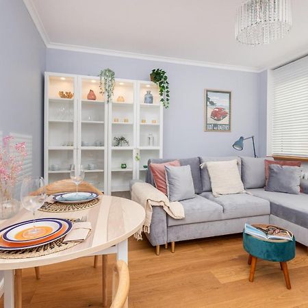 Cozy Pastel Two Bedroom Apartment In Central Gdynia By Noclegi Renters Extérieur photo