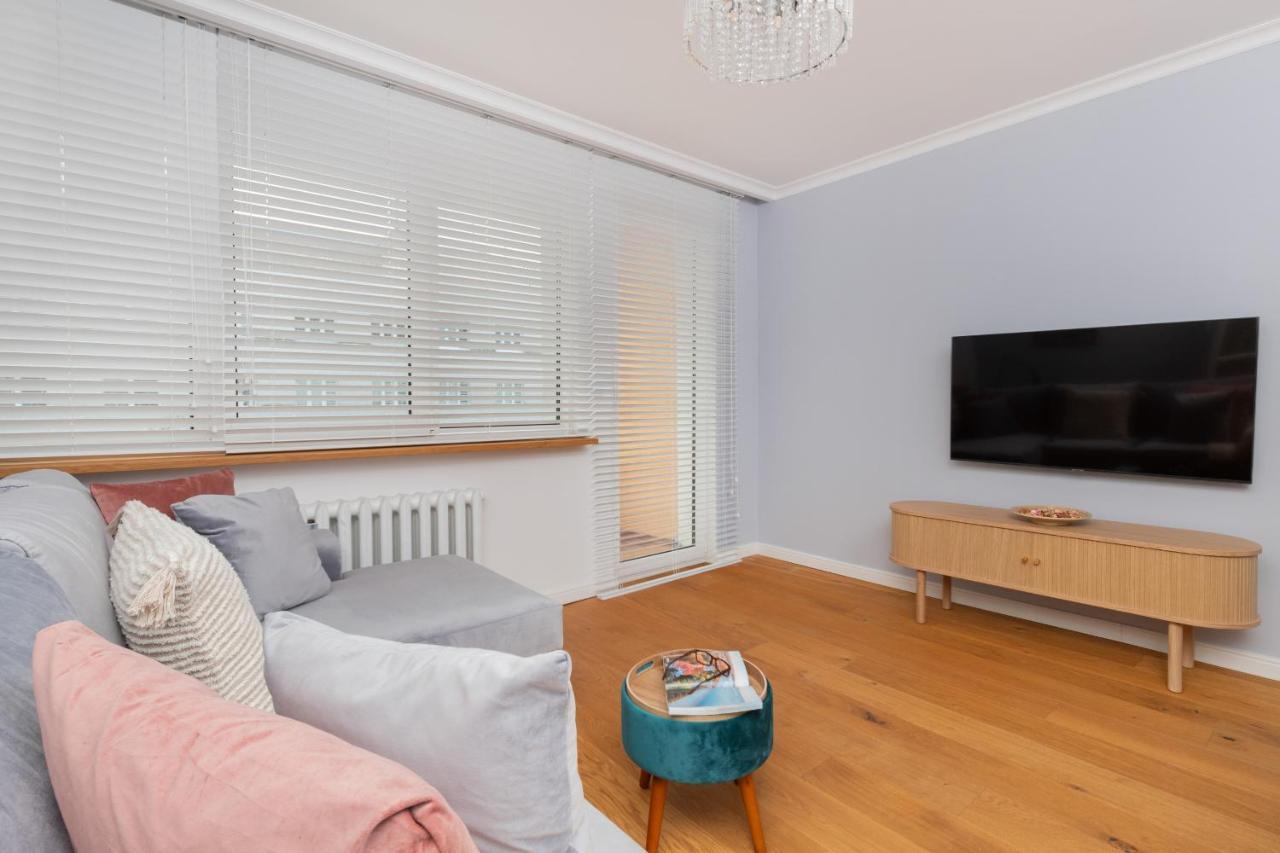 Cozy Pastel Two Bedroom Apartment In Central Gdynia By Noclegi Renters Extérieur photo